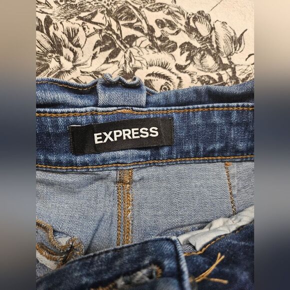 Express "Shortie" High Rise Cuffed Denim Short - Picture 5 of 8